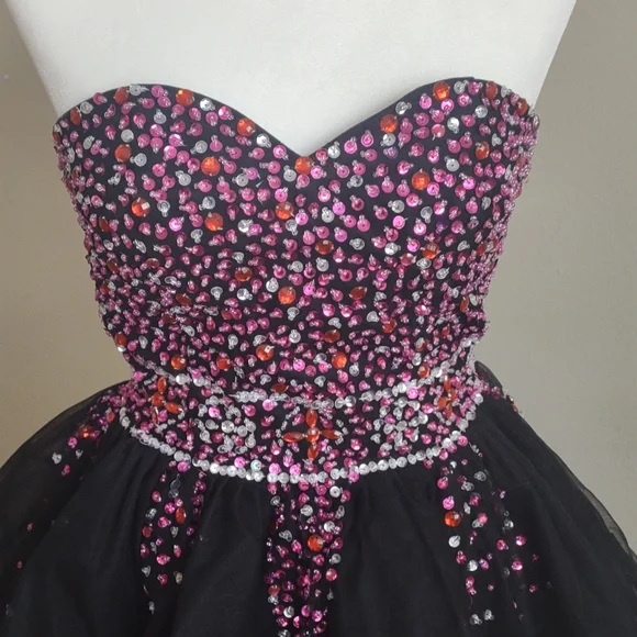 Valentine's Day Dress. Pink silver & red sequins. Black skirt. Size 4-6 No brand - Picture 2 of 10